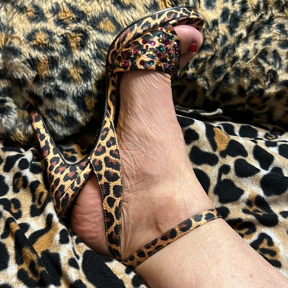Betsey Johnson leopardskin impresssatin multi colored beaded platform size 8 1/2 - Picture 4 of 5